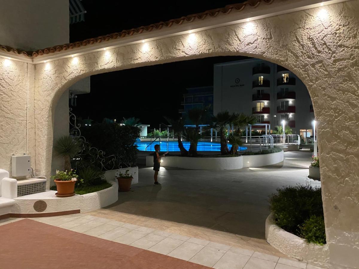 Residence El Palmar Fronte Mare, Fronte Spiaggia ลิโดดิเยโซโล ภายนอก รูปภาพ
