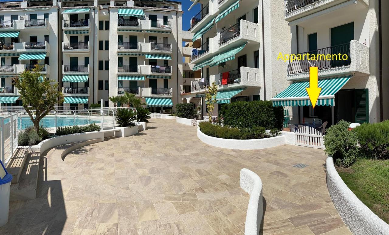 Residence El Palmar Fronte Mare, Fronte Spiaggia ลิโดดิเยโซโล ภายนอก รูปภาพ