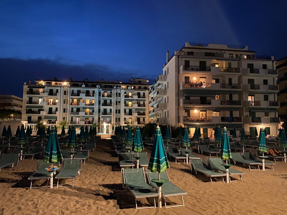 Residence El Palmar Fronte Mare, Fronte Spiaggia ลิโดดิเยโซโล ภายนอก รูปภาพ