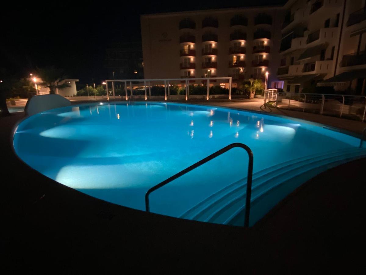 Residence El Palmar Fronte Mare, Fronte Spiaggia ลิโดดิเยโซโล ภายนอก รูปภาพ